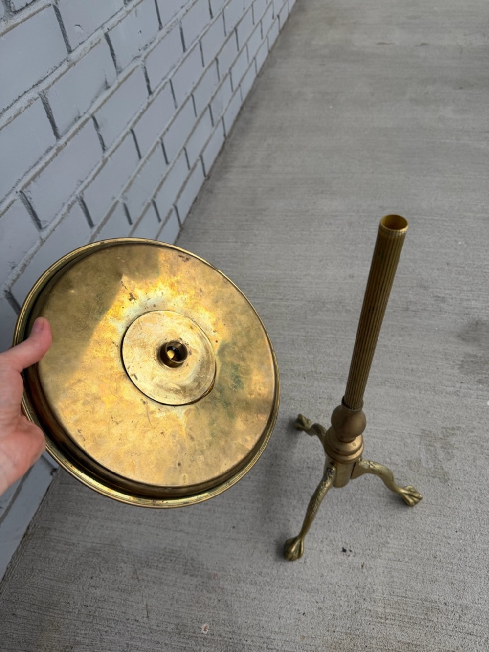 Vintage Mid-Century Brass Pedestal Side Table –Ball & Claw Feet (c. 1950s–1970s) - Picture 8 of 12